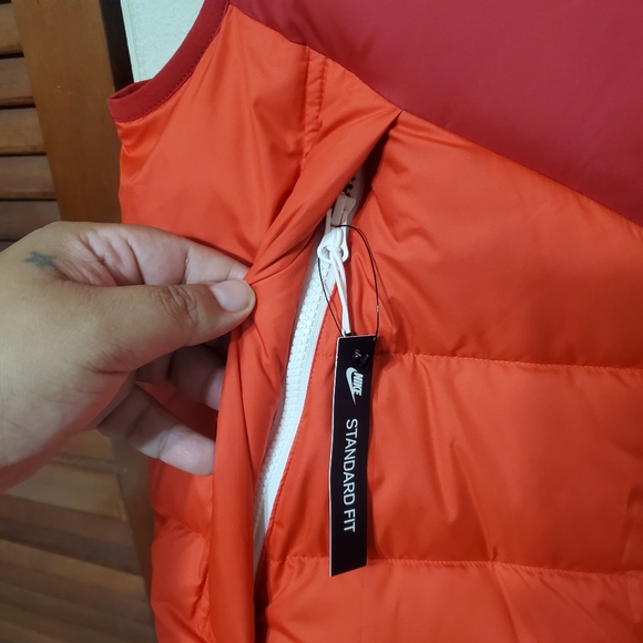 SOLD...Nike Windrunner Vest - Picture 3 of 10
